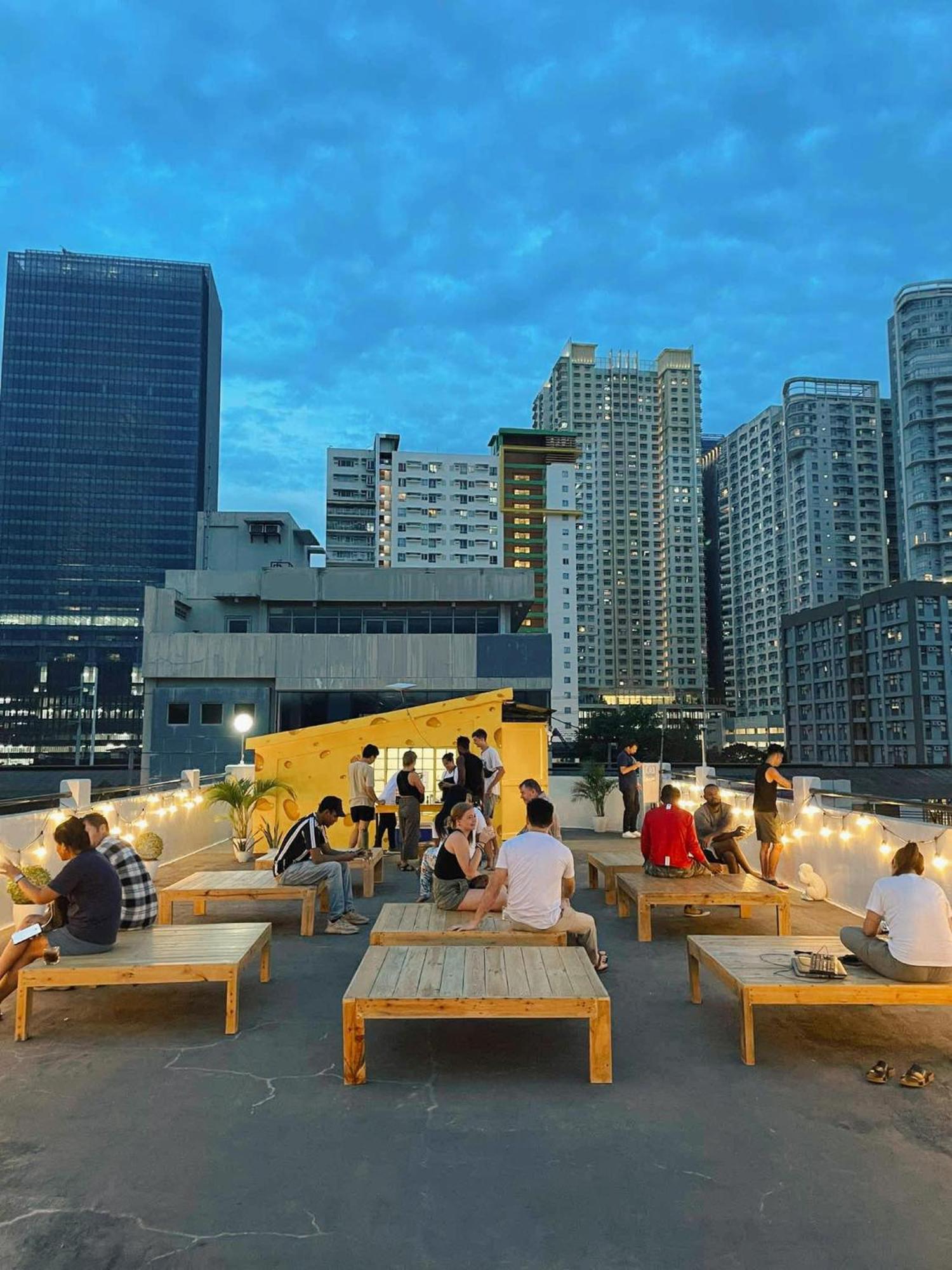 Cheese Hostel Manila Makati City Exterior foto