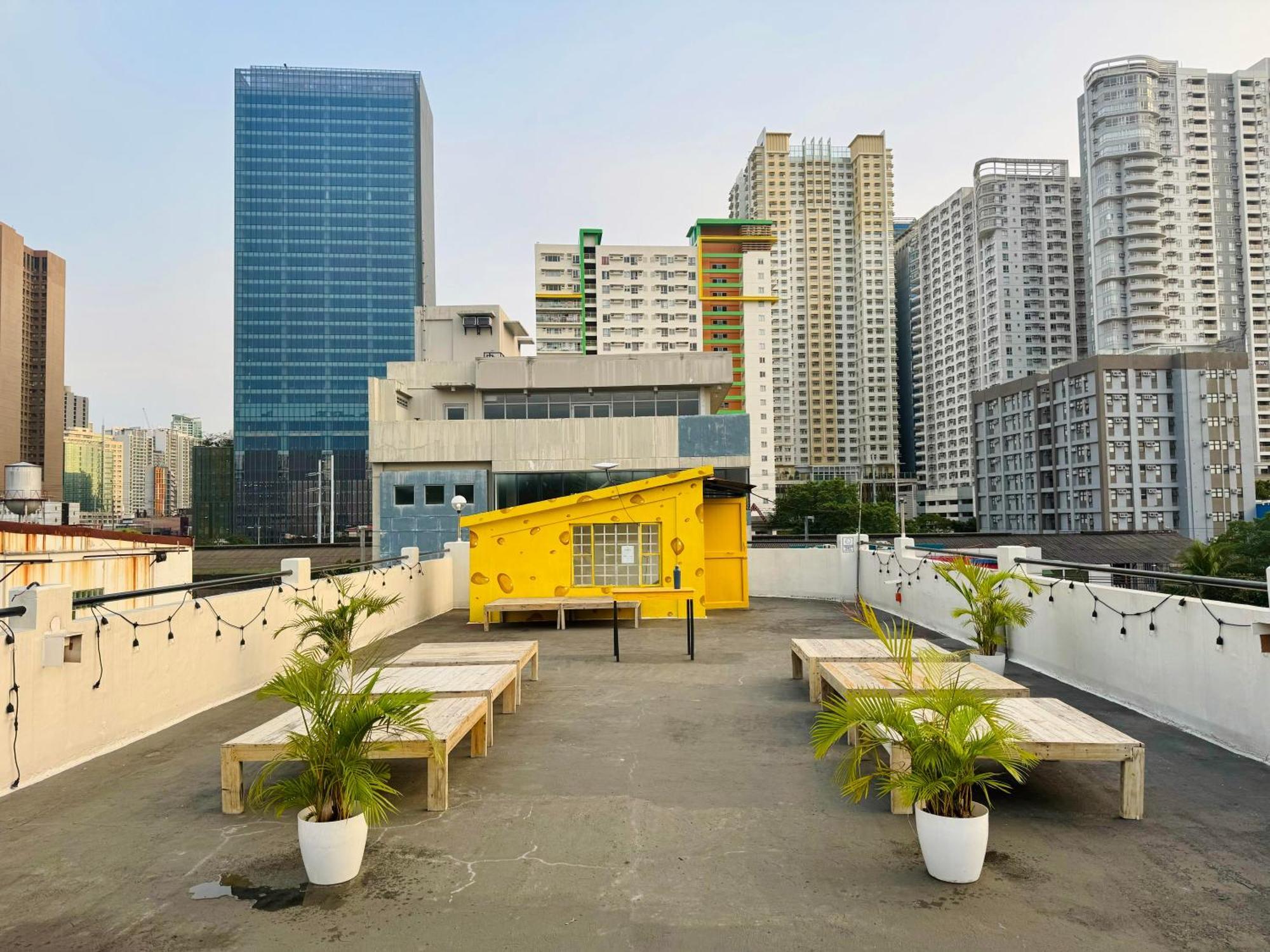 Cheese Hostel Manila Makati City Exterior foto