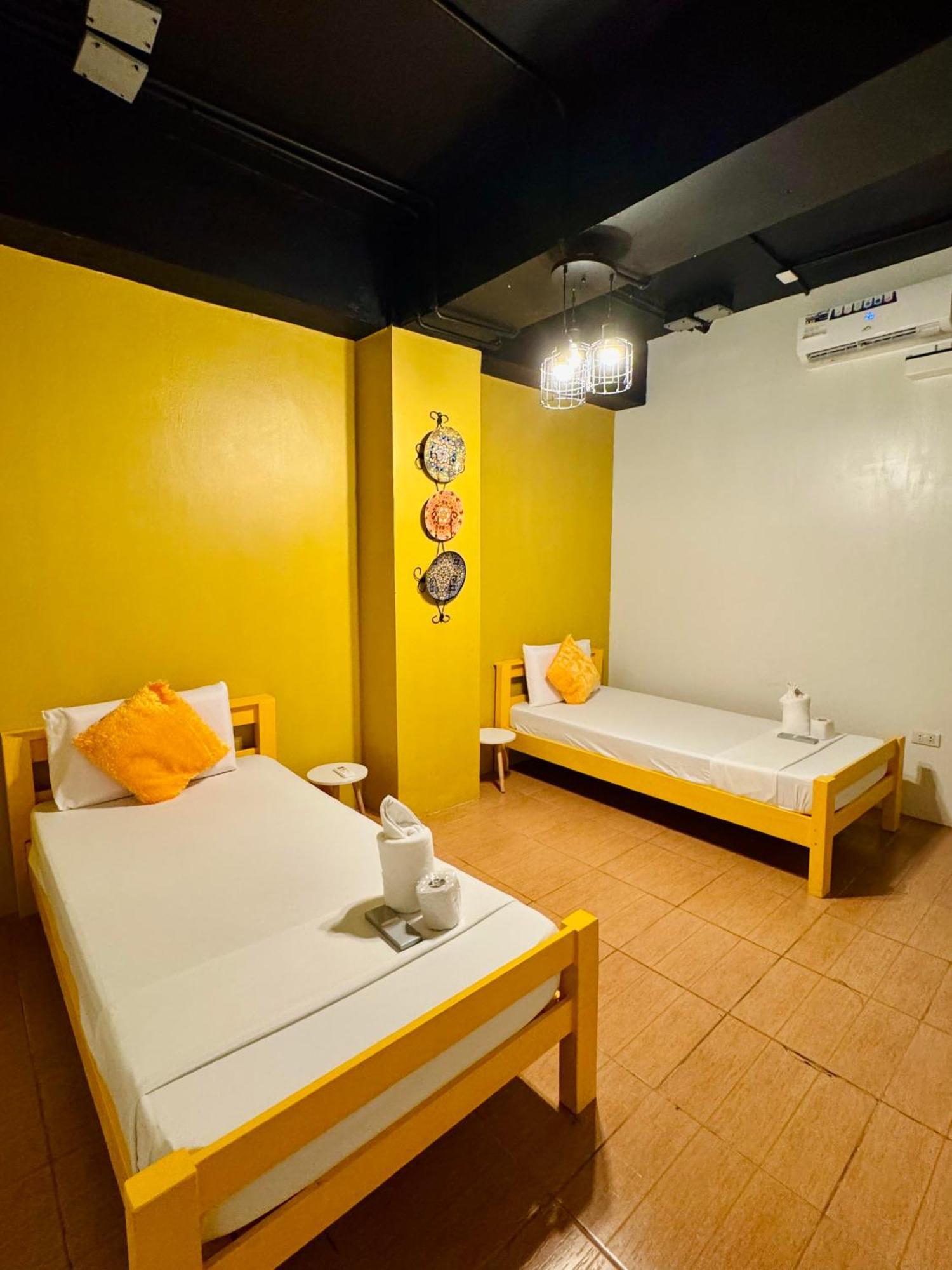 Cheese Hostel Manila Makati City Exterior foto