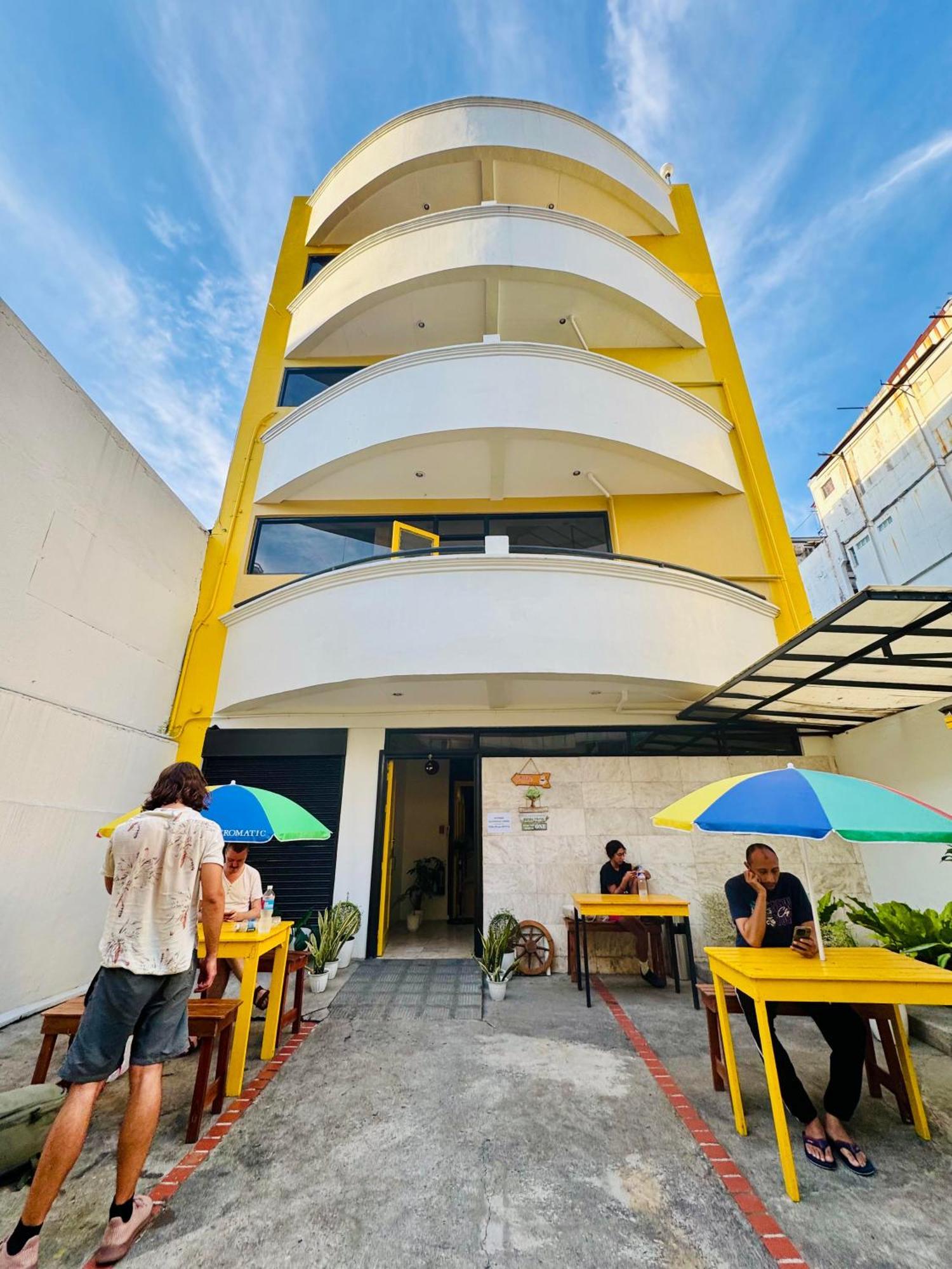 Cheese Hostel Manila Makati City Exterior foto