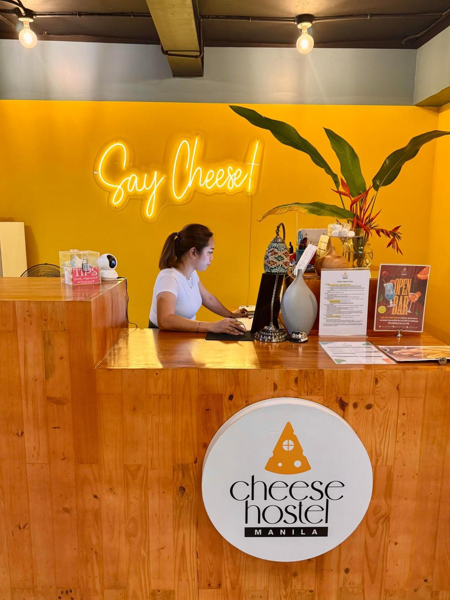 Cheese Hostel Manila Makati City Exterior foto